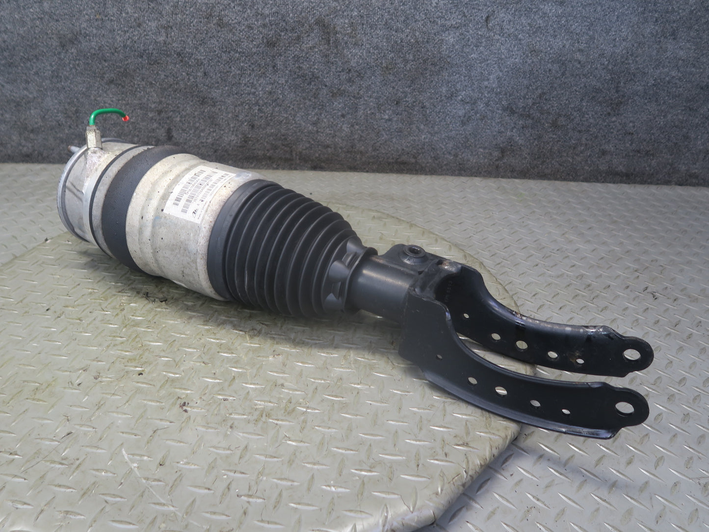 13-14 Porsche Cayenne 958 GTS Front Right Air Shock Strut Absorber 7P5616040AH