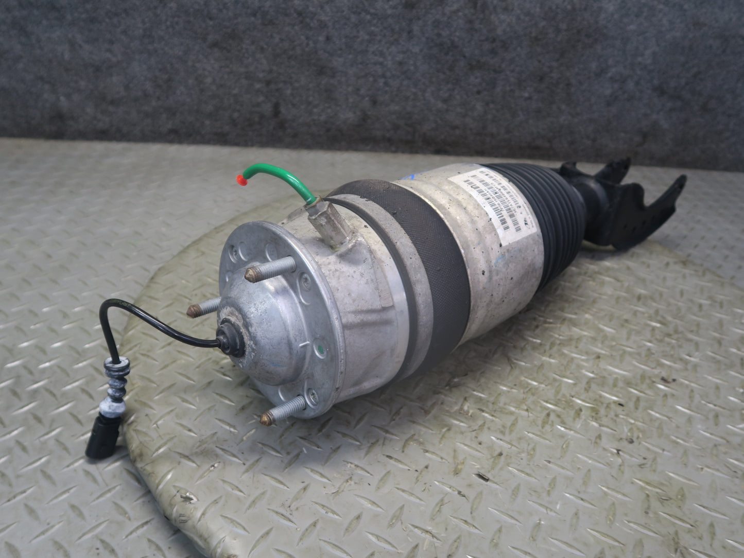 13-14 Porsche Cayenne 958 GTS Front Right Air Shock Strut Absorber 7P5616040AH