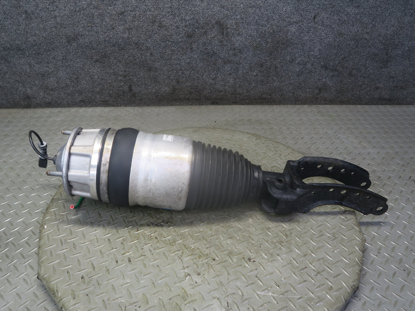 13-14 Porsche Cayenne 958 GTS Front Right Air Shock Strut Absorber 7P5616040AH