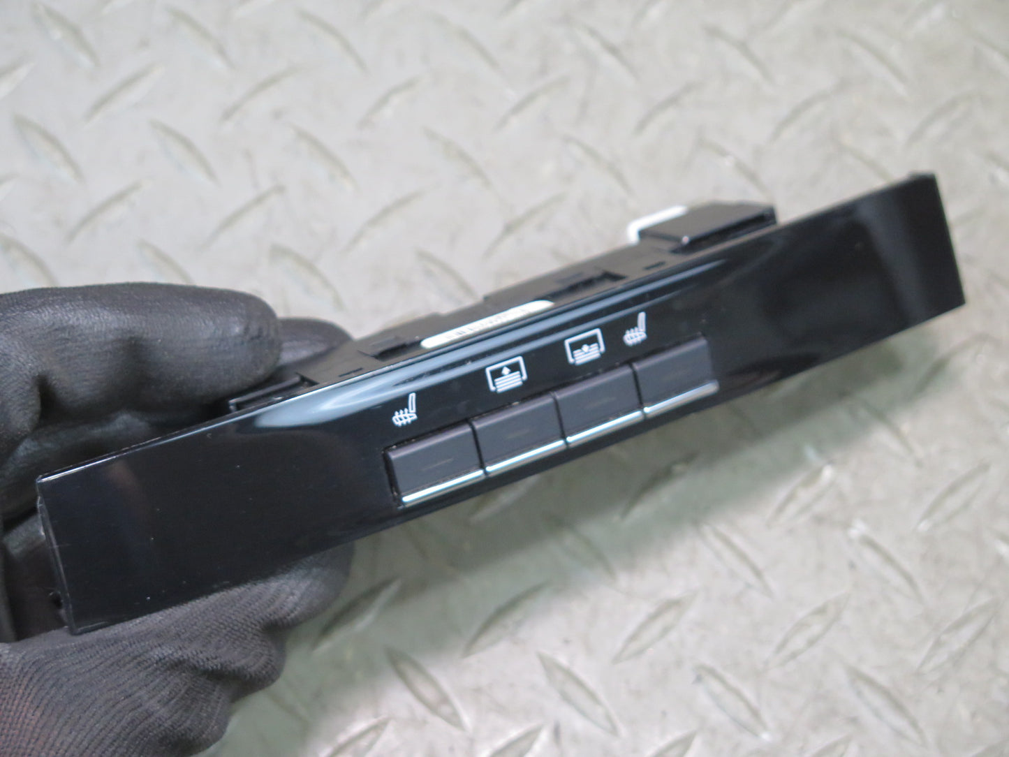 2017-2021 Maserati Quattroporte M156 Rear Sundshade Heated Seat Switch Panel