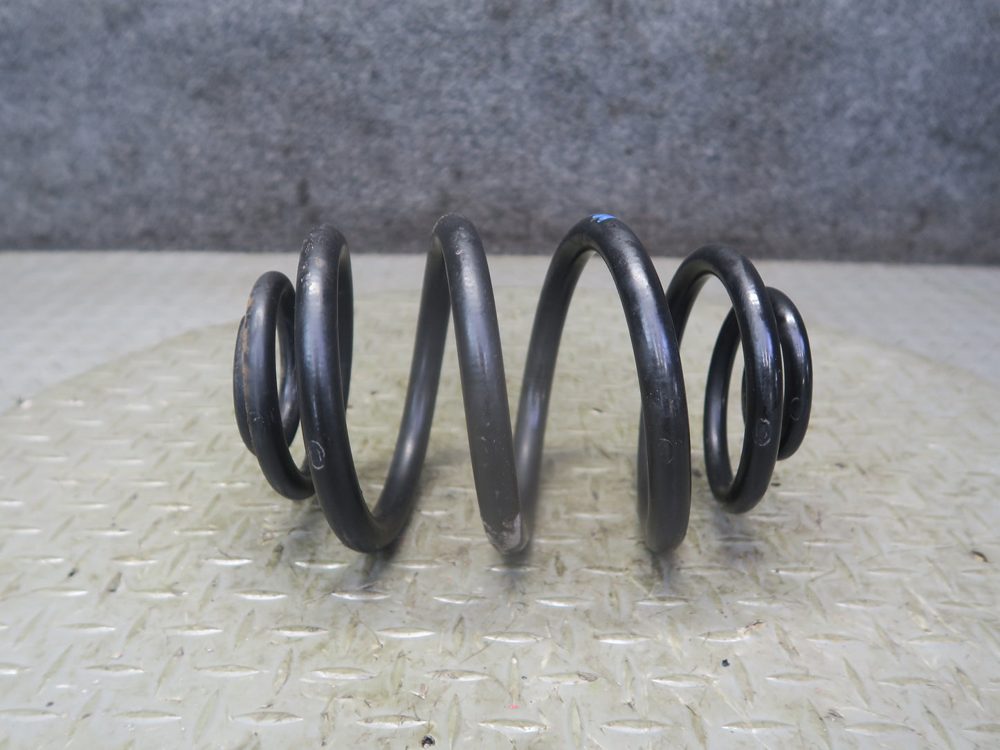 03-08 BMW E85 Z4 Set of 2 Rear Left & Right Suspension Coil Spring OEM