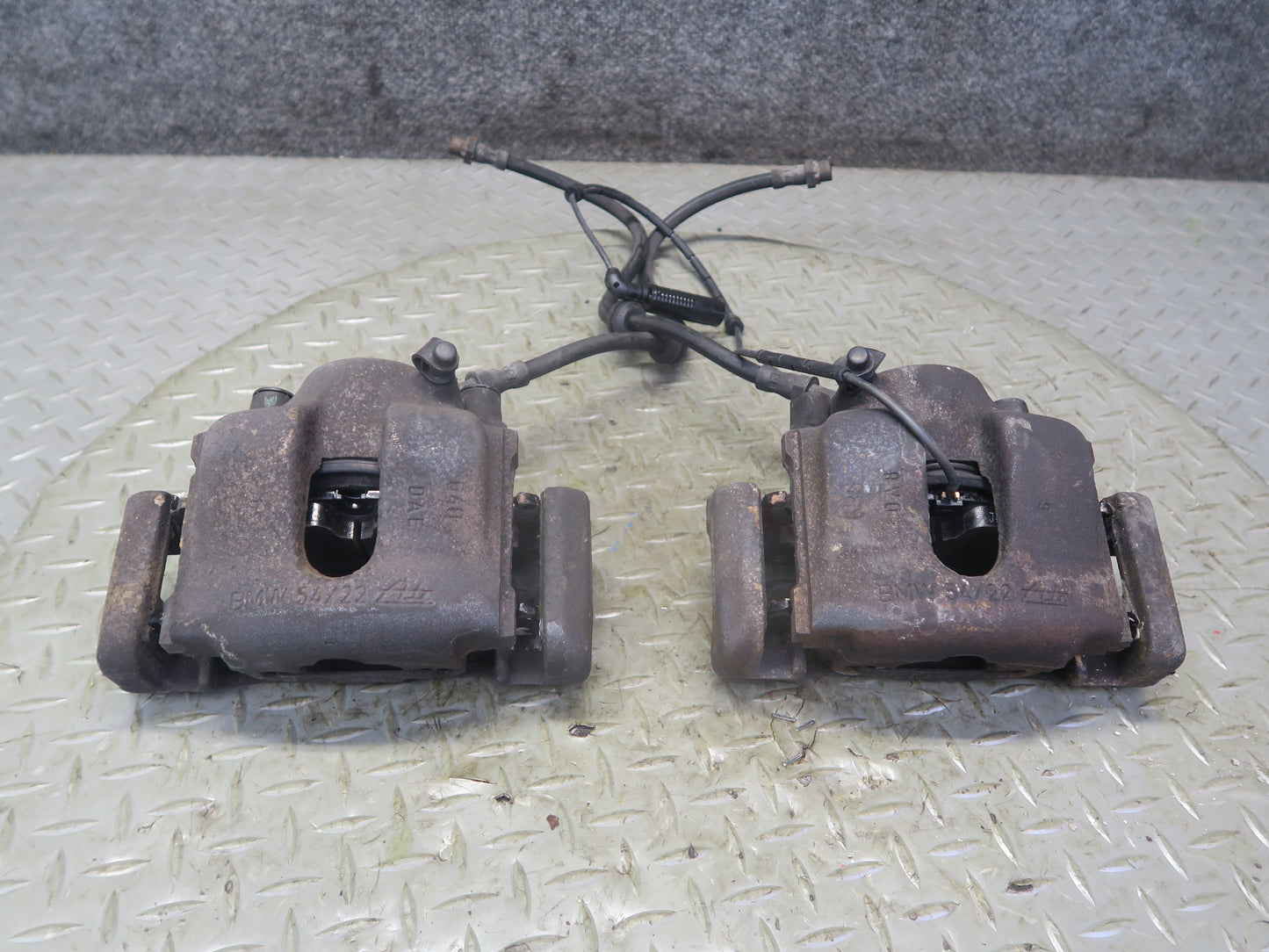 03-05 BMW E85 Z4 RWD Set of 2 Front Left & Right Brake Caliper OEM