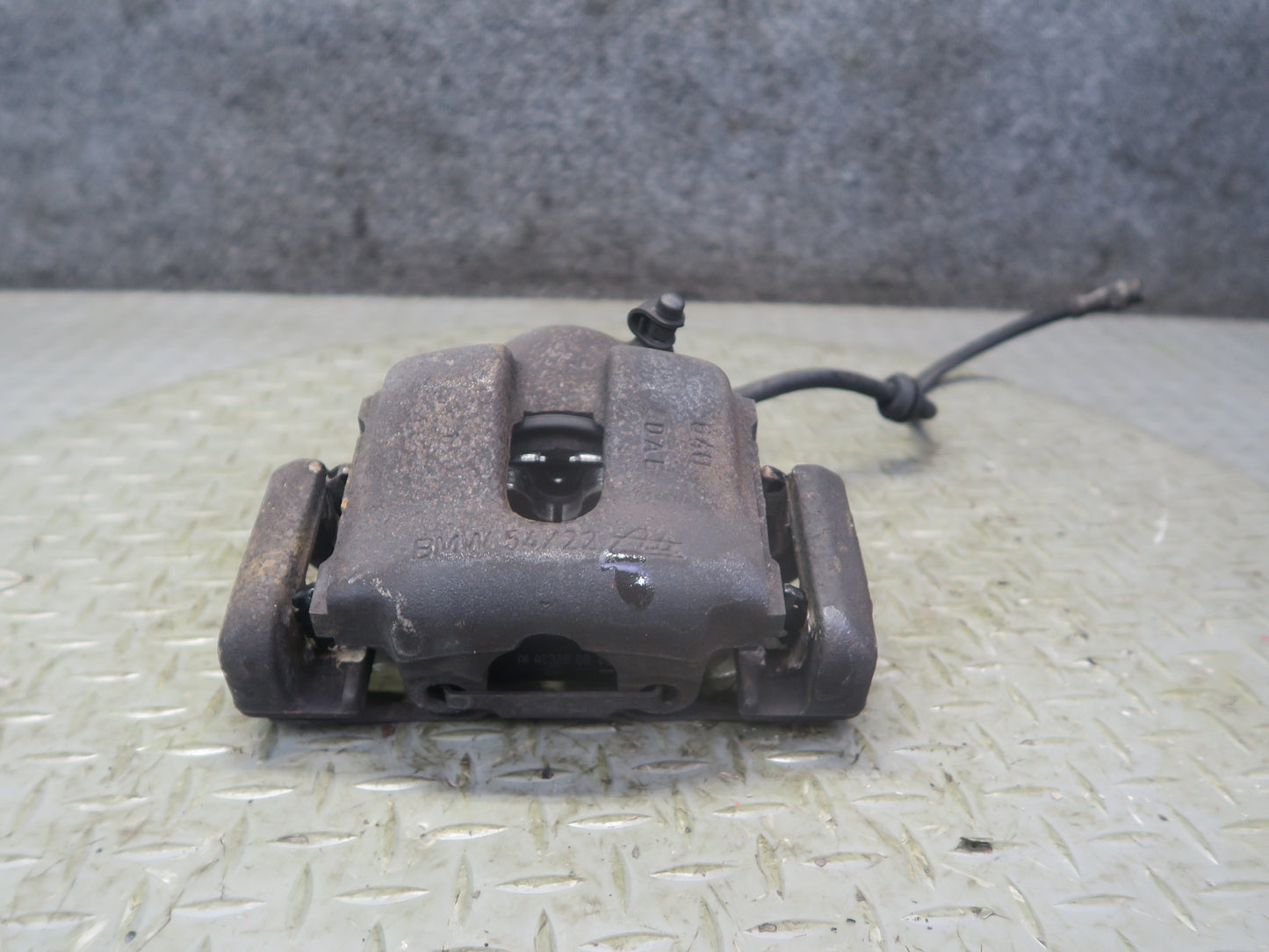 03-05 BMW E85 Z4 RWD Set of 2 Front Left & Right Brake Caliper OEM