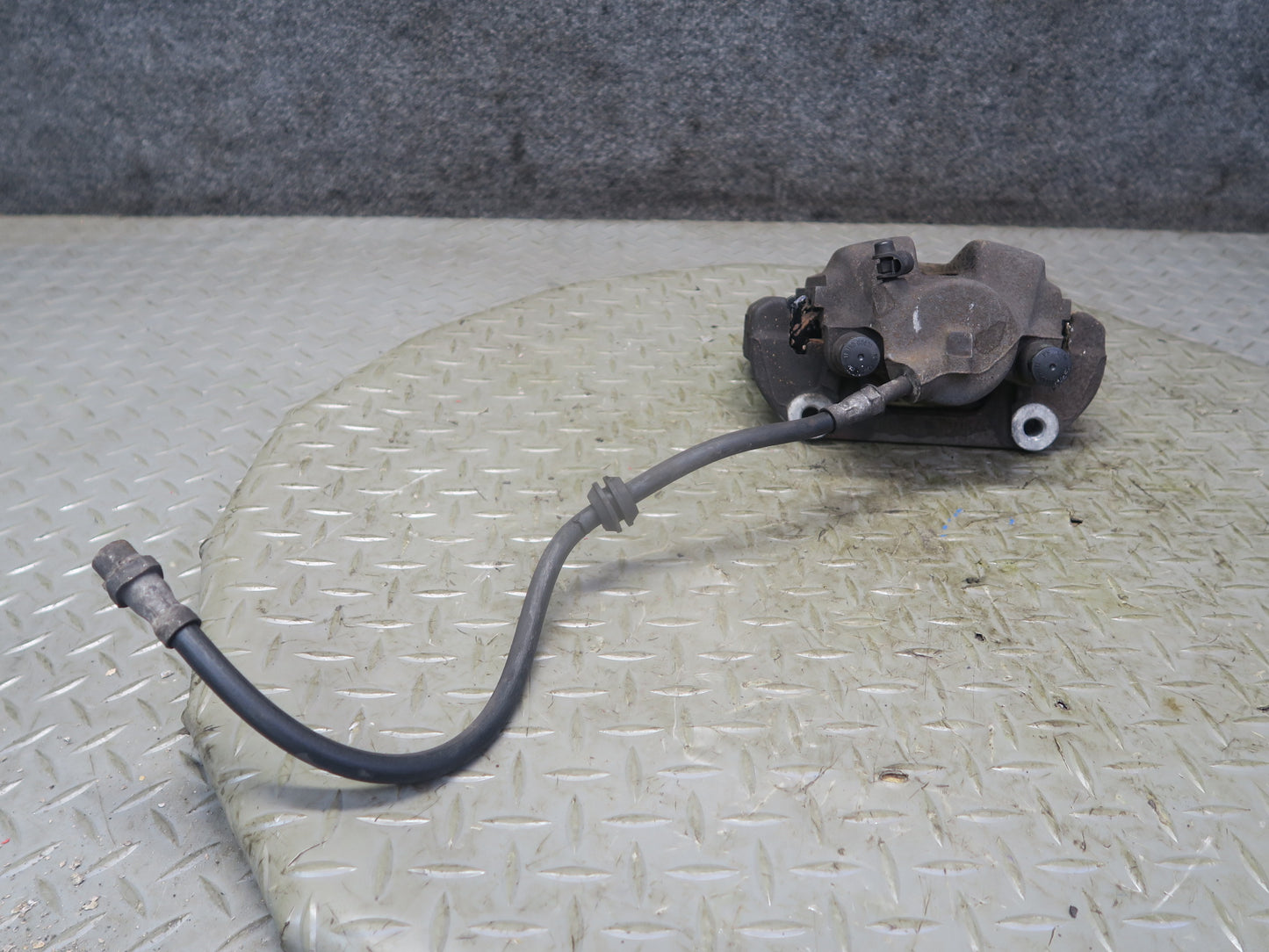 03-05 BMW E85 Z4 RWD Set of 2 Front Left & Right Brake Caliper OEM