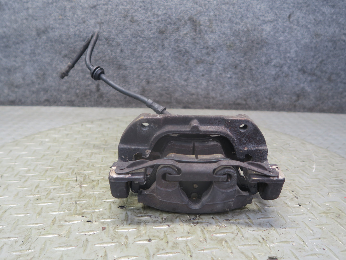 03-05 BMW E85 Z4 RWD Set of 2 Front Left & Right Brake Caliper OEM