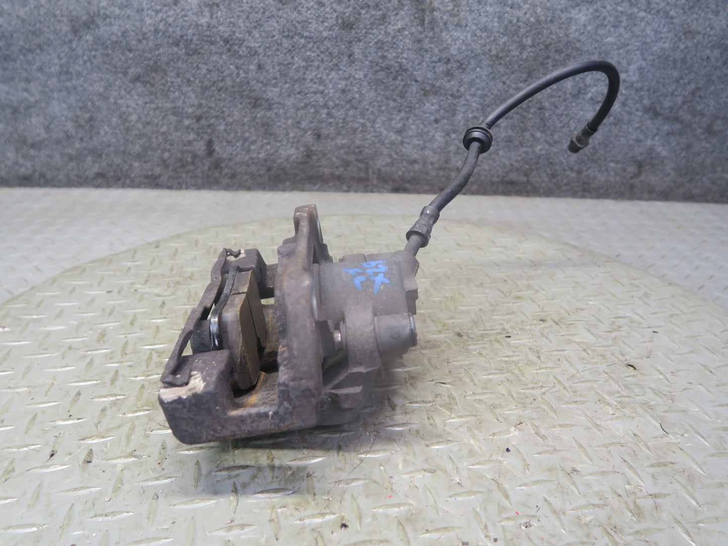 03-05 BMW E85 Z4 RWD Set of 2 Front Left & Right Brake Caliper OEM