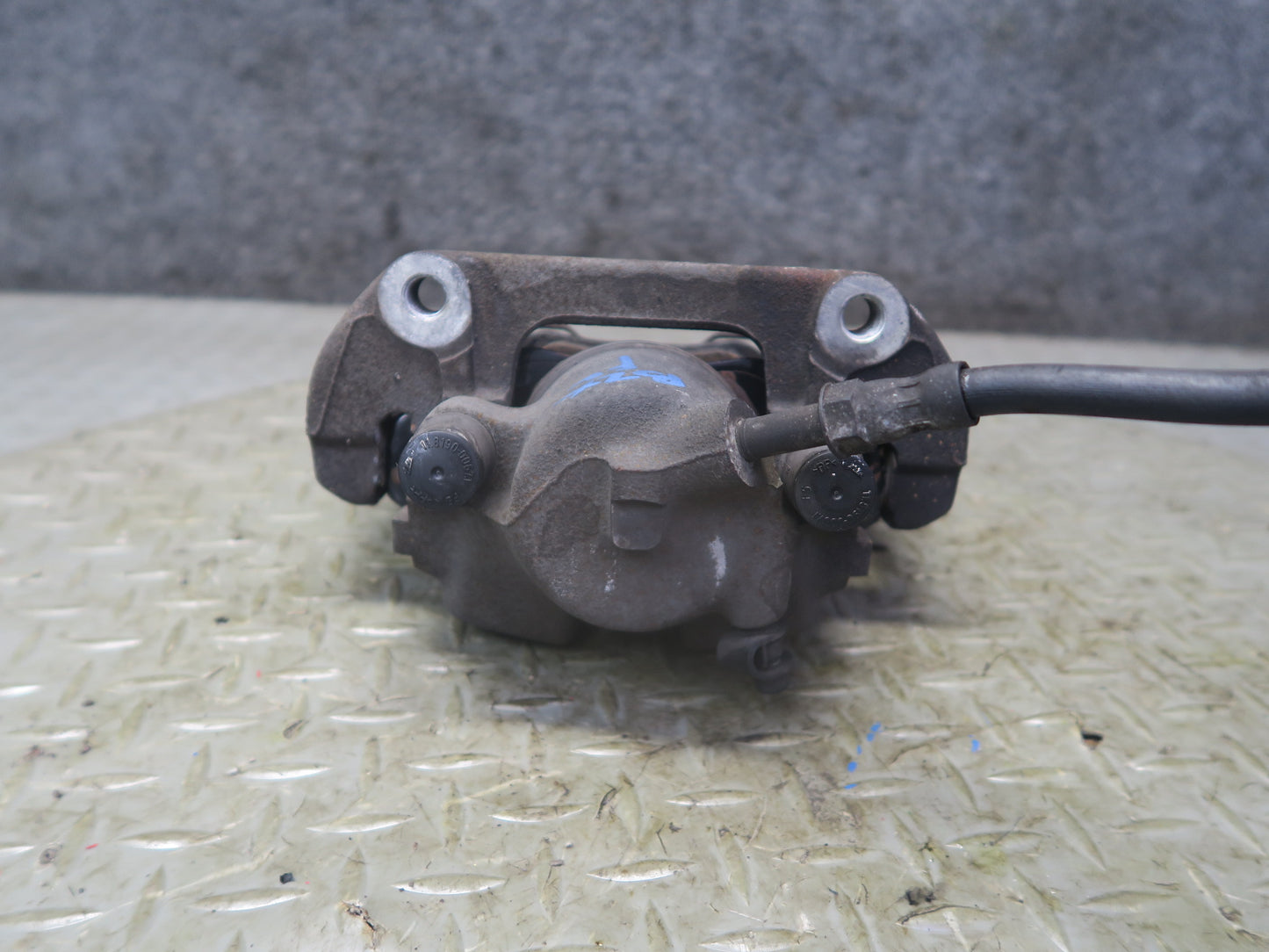 03-05 BMW E85 Z4 RWD Set of 2 Front Left & Right Brake Caliper OEM