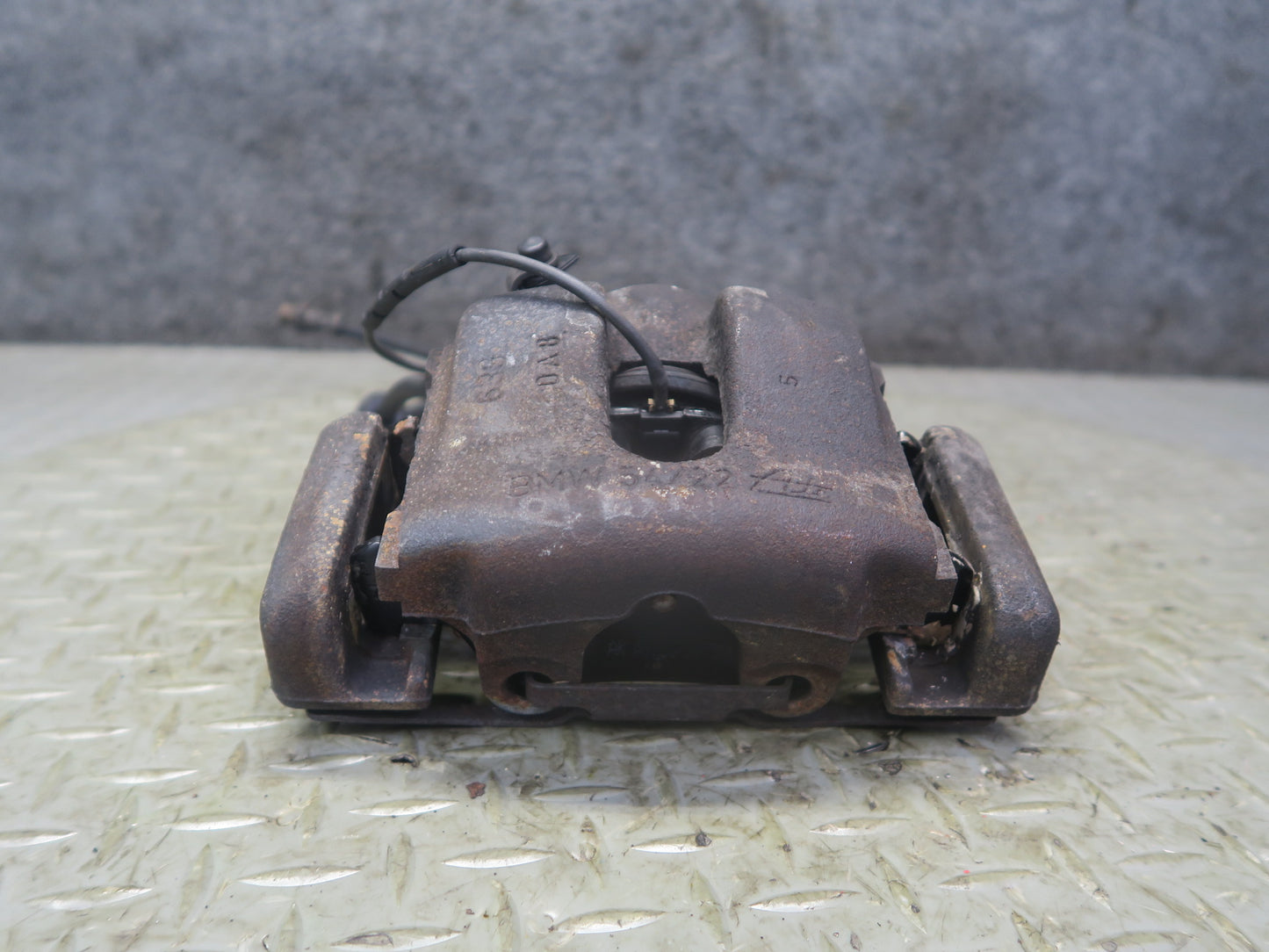 03-05 BMW E85 Z4 RWD Set of 2 Front Left & Right Brake Caliper OEM