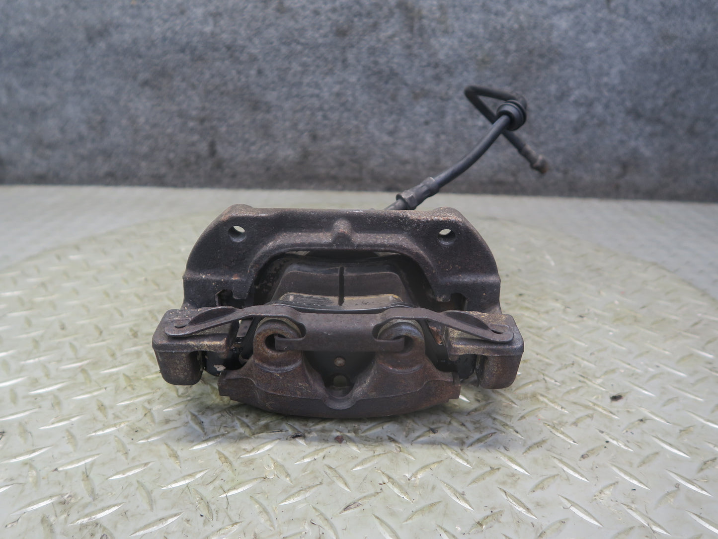 03-05 BMW E85 Z4 RWD Set of 2 Front Left & Right Brake Caliper OEM
