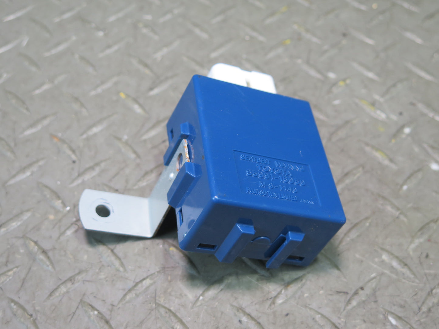 1996-1997 Lexus FZJ80L LX450 Seat Belt Warning  Relay Module 85991-16050