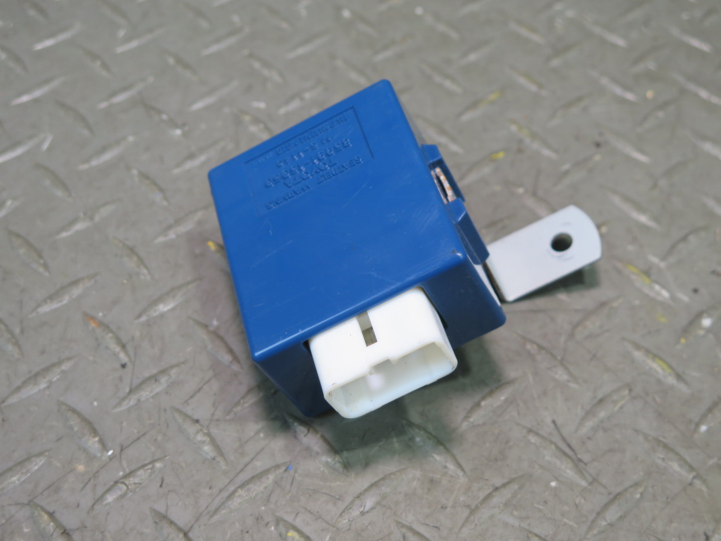 1996-1997 Lexus FZJ80L LX450 Seat Belt Warning  Relay Module 85991-16050