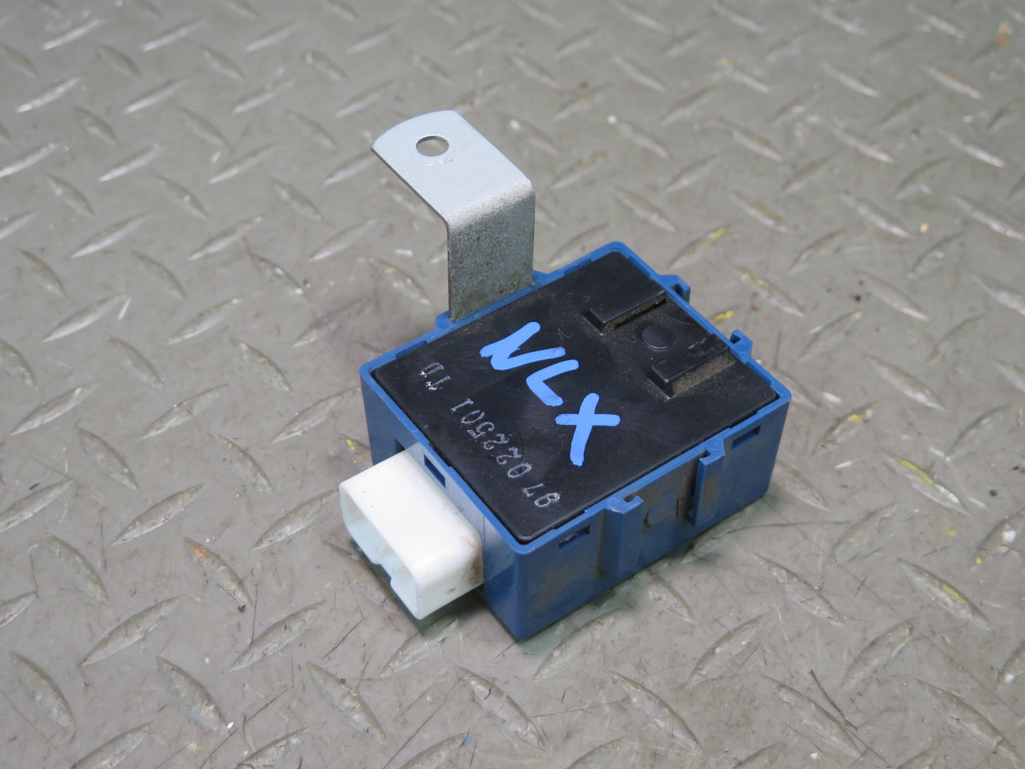 1996-1997 Lexus FZJ80L LX450 Seat Belt Warning  Relay Module 85991-16050