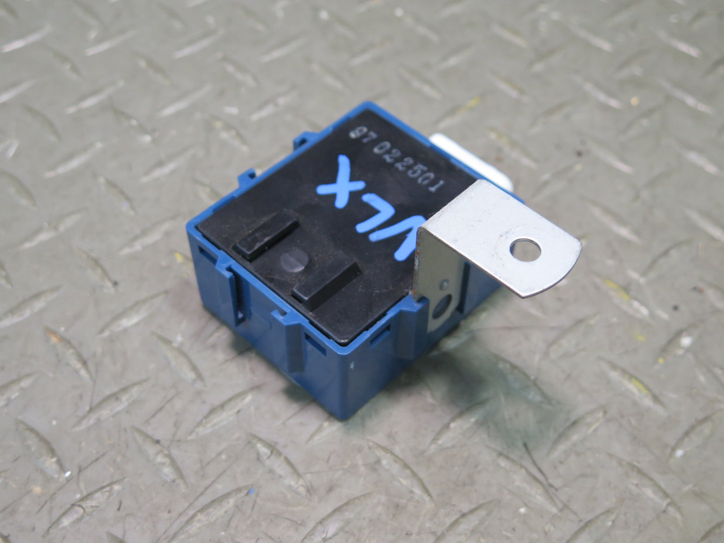 1996-1997 Lexus FZJ80L LX450 Seat Belt Warning  Relay Module 85991-16050