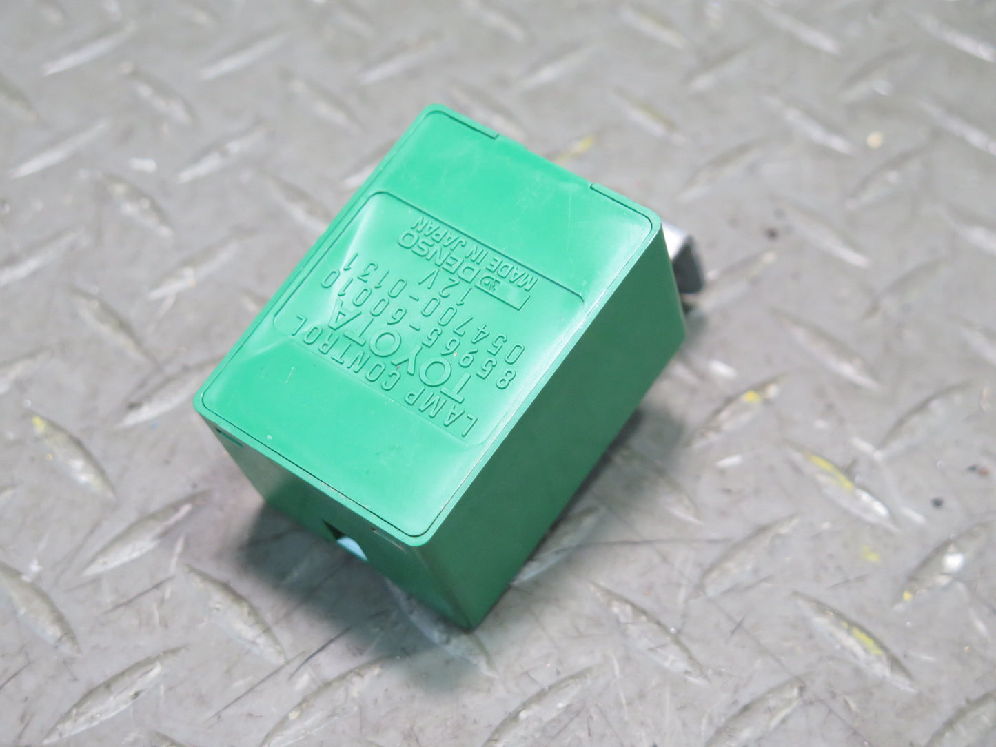 1996-1997 Lexus FZJ80L LX450 Light Lamp Relay Control Module 85965-60010