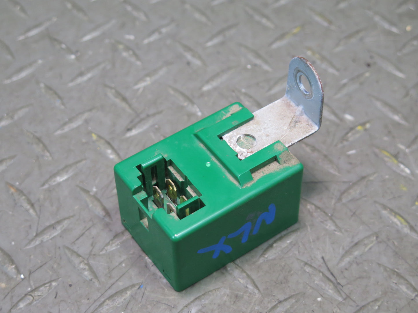 1996-1997 Lexus FZJ80L LX450 Light Lamp Relay Control Module 85965-60010