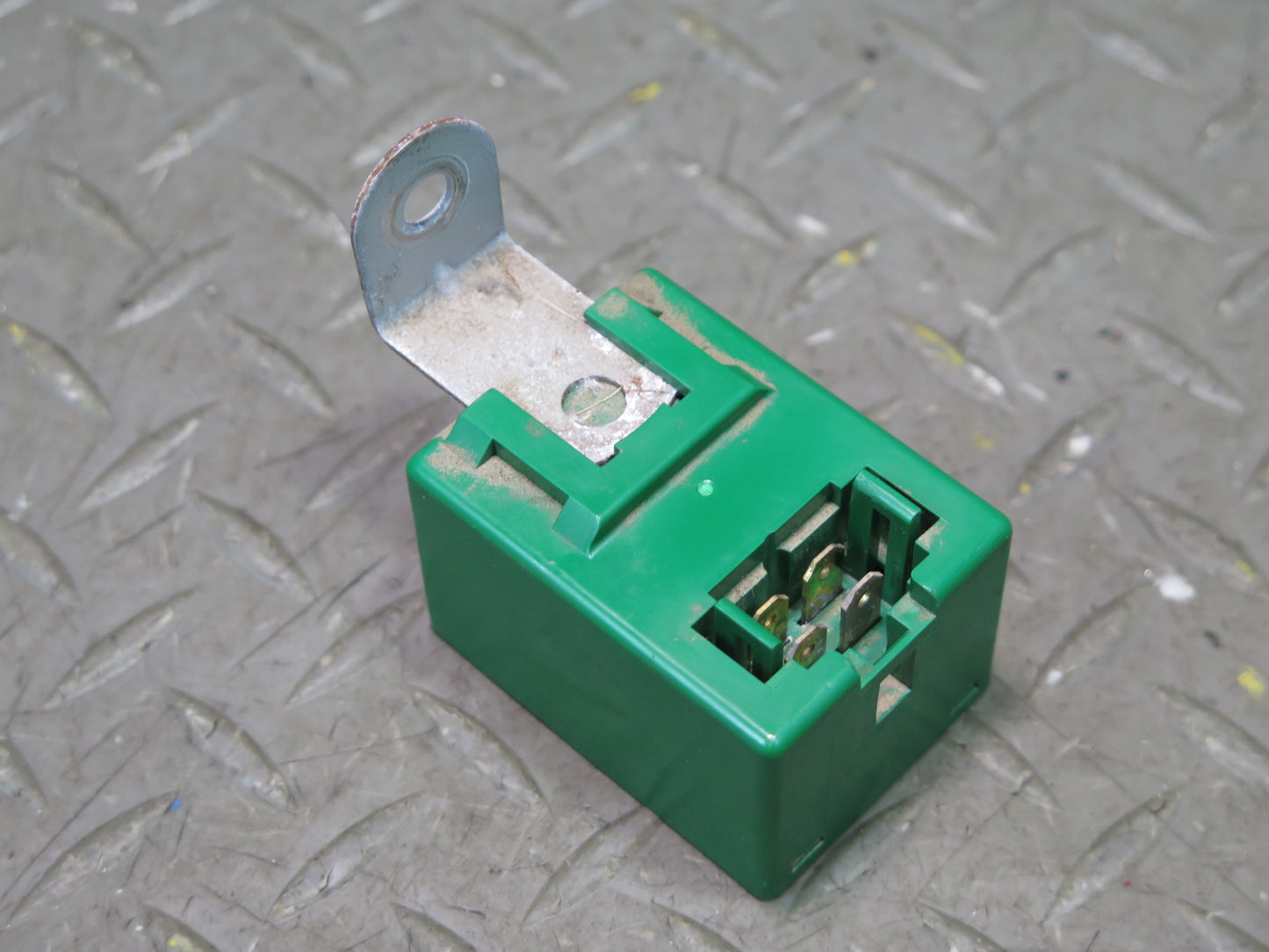 1996-1997 Lexus FZJ80L LX450 Light Lamp Relay Control Module 85965-60010