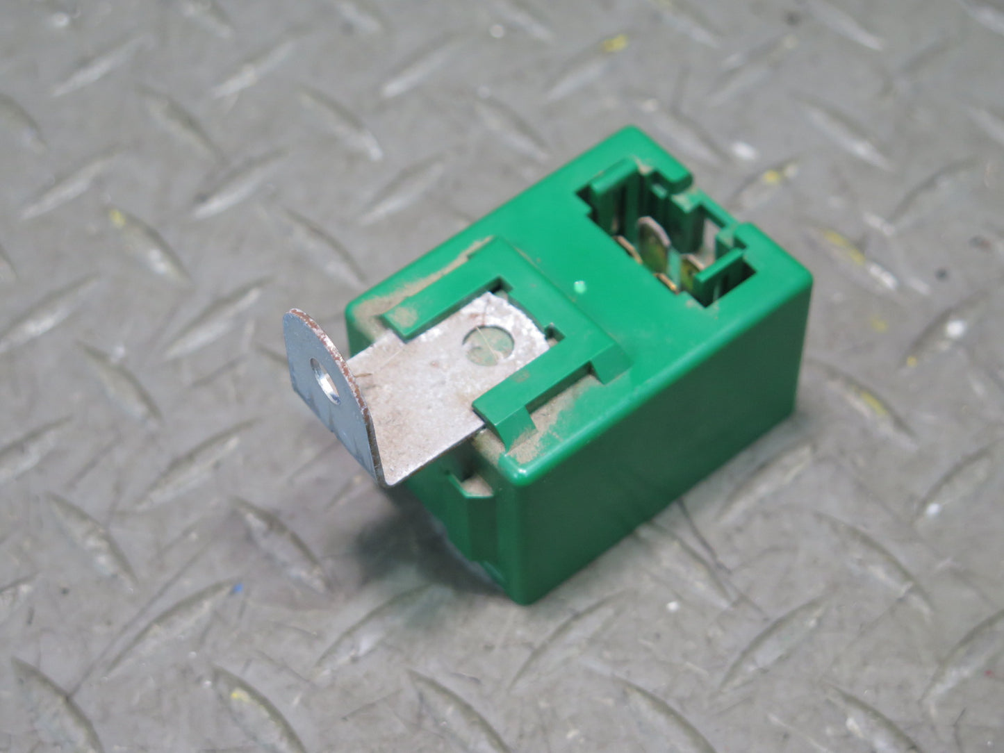 1996-1997 Lexus FZJ80L LX450 Light Lamp Relay Control Module 85965-60010
