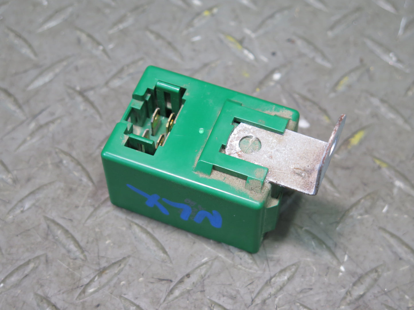 1996-1997 Lexus FZJ80L LX450 Light Lamp Relay Control Module 85965-60010