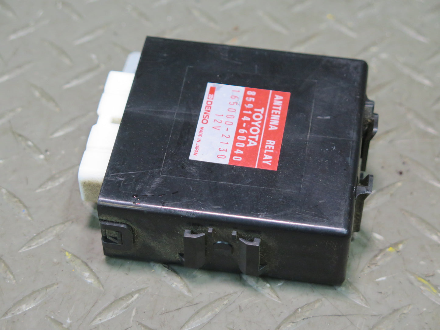1996-1997 Lexus FZJ80L LX450 Antenna Relay Control Module 85914-60040