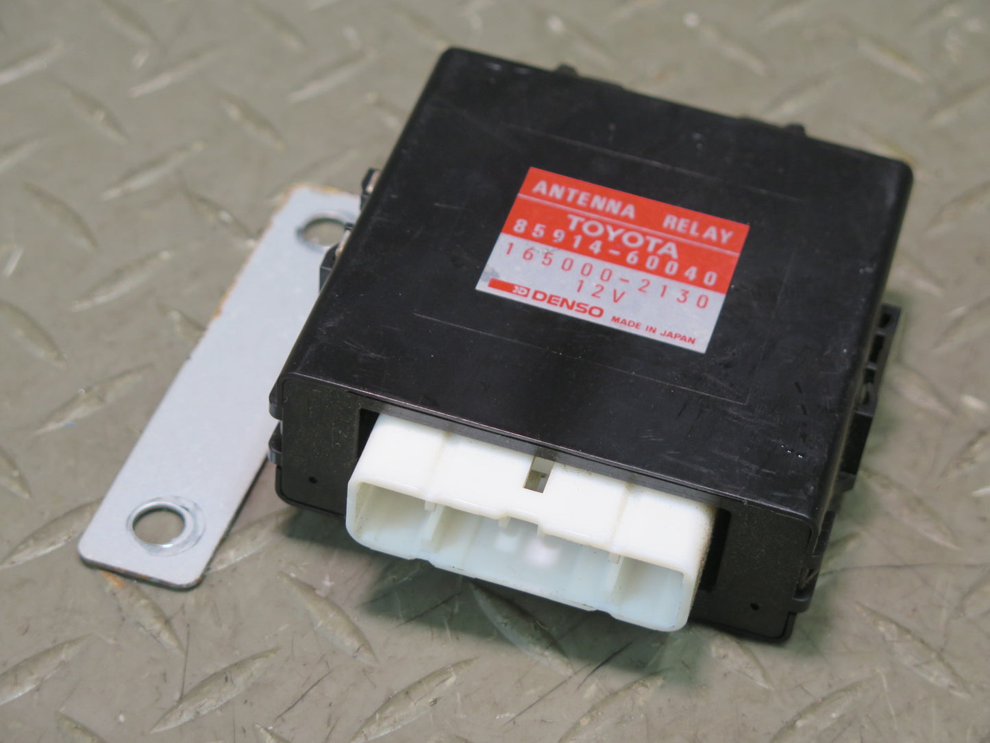 1996-1997 Lexus FZJ80L LX450 Antenna Relay Control Module 85914-60040