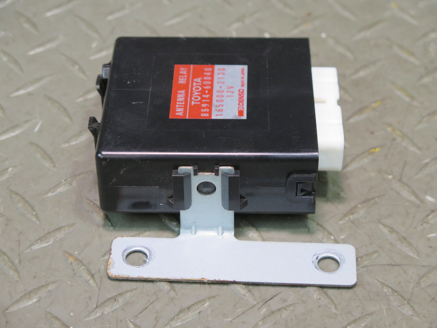 1996-1997 Lexus FZJ80L LX450 Antenna Relay Control Module 85914-60040