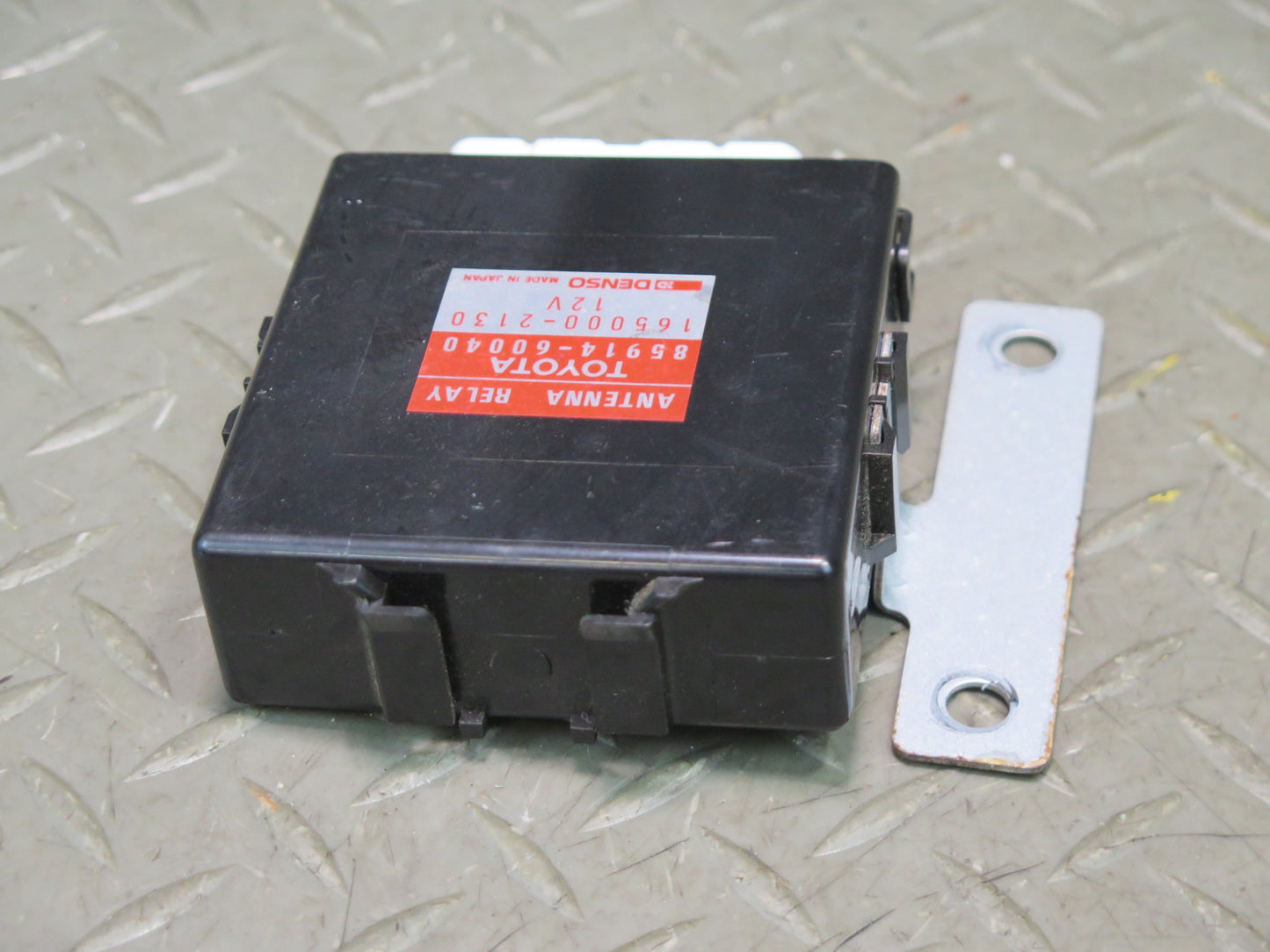 1996-1997 Lexus FZJ80L LX450 Antenna Relay Control Module 85914-60040