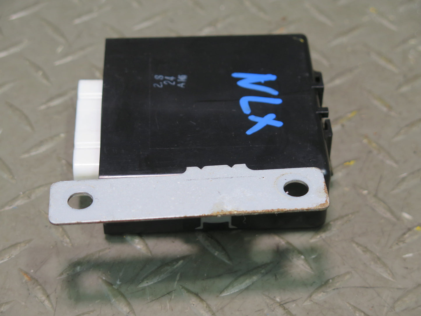 1996-1997 Lexus FZJ80L LX450 Antenna Relay Control Module 85914-60040