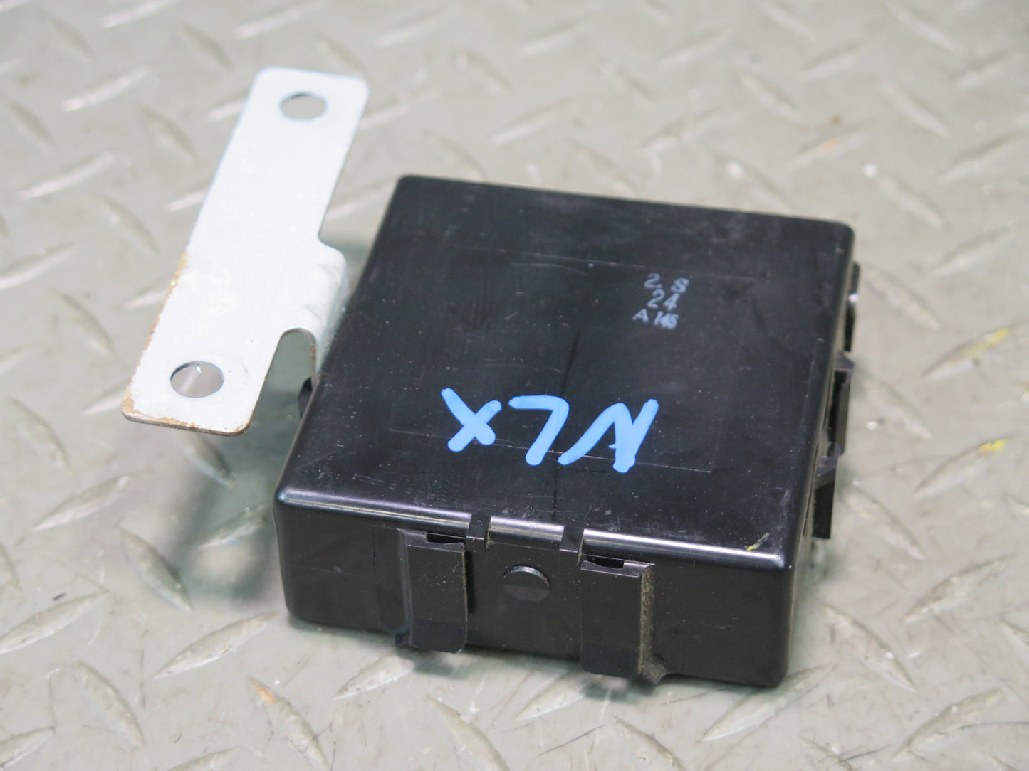 1996-1997 Lexus FZJ80L LX450 Antenna Relay Control Module 85914-60040