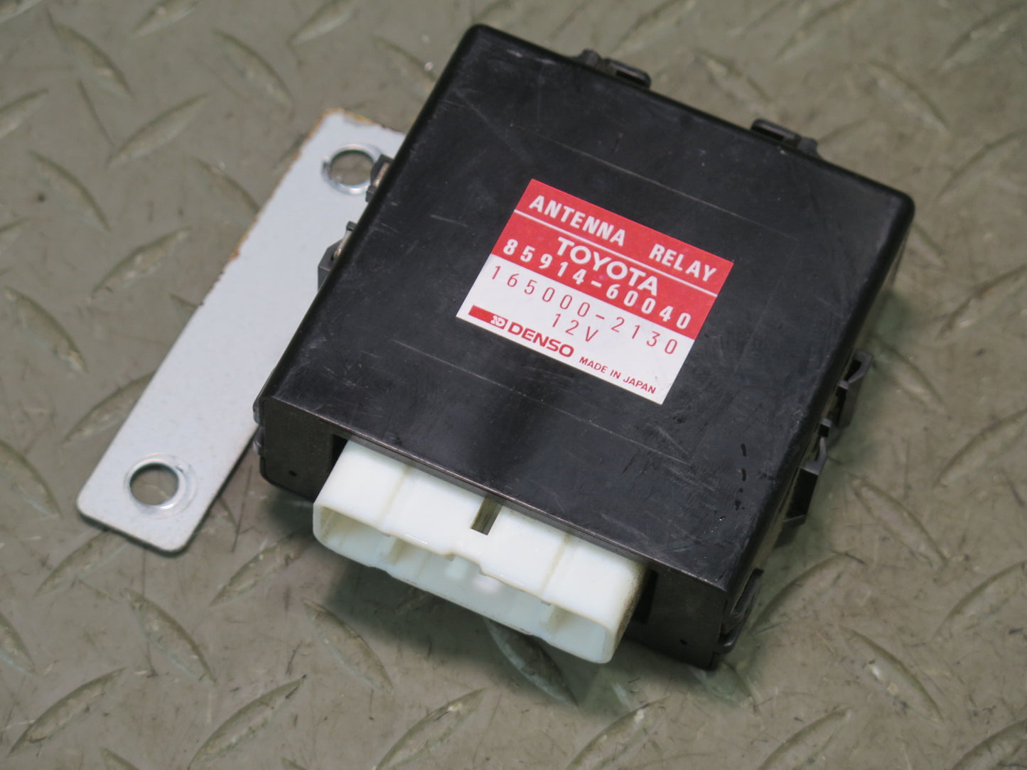 1996-1997 Lexus FZJ80L LX450 Antenna Relay Control Module 85914-60040
