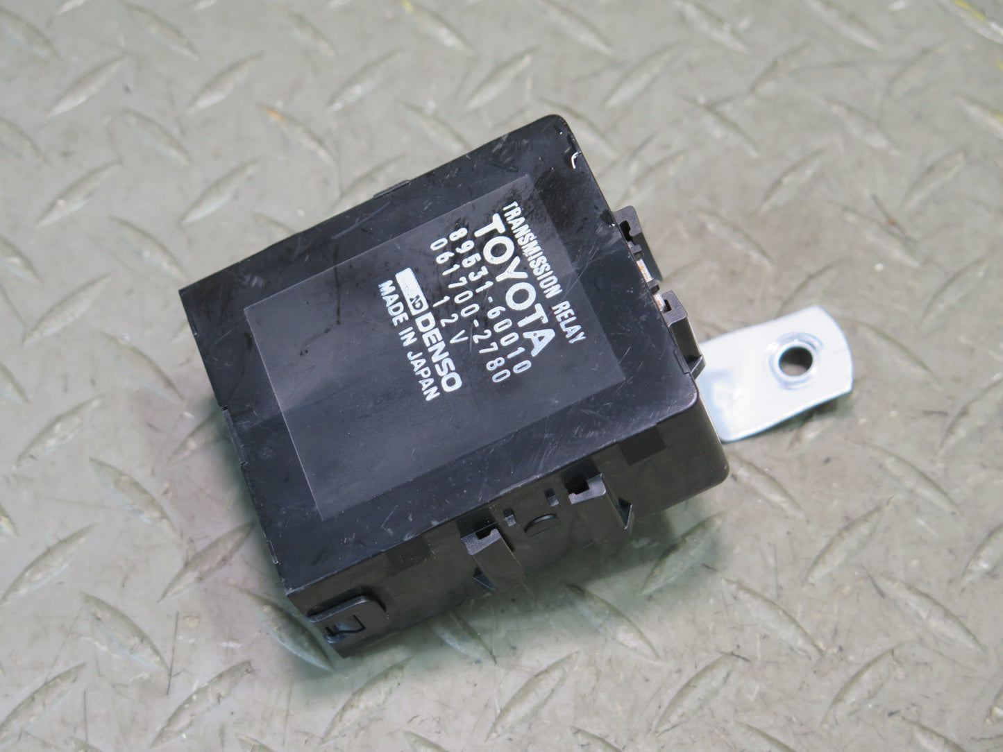 1996-1997 Lexus FZJ80L LX450 Transmission Relay Control Module 89531-60010