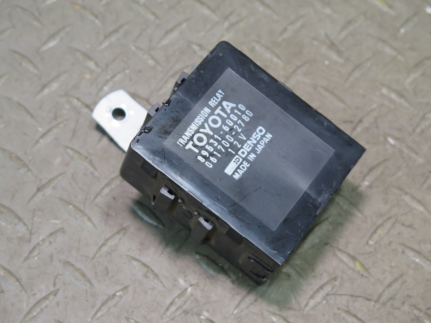 1996-1997 Lexus FZJ80L LX450 Transmission Relay Control Module 89531-60010