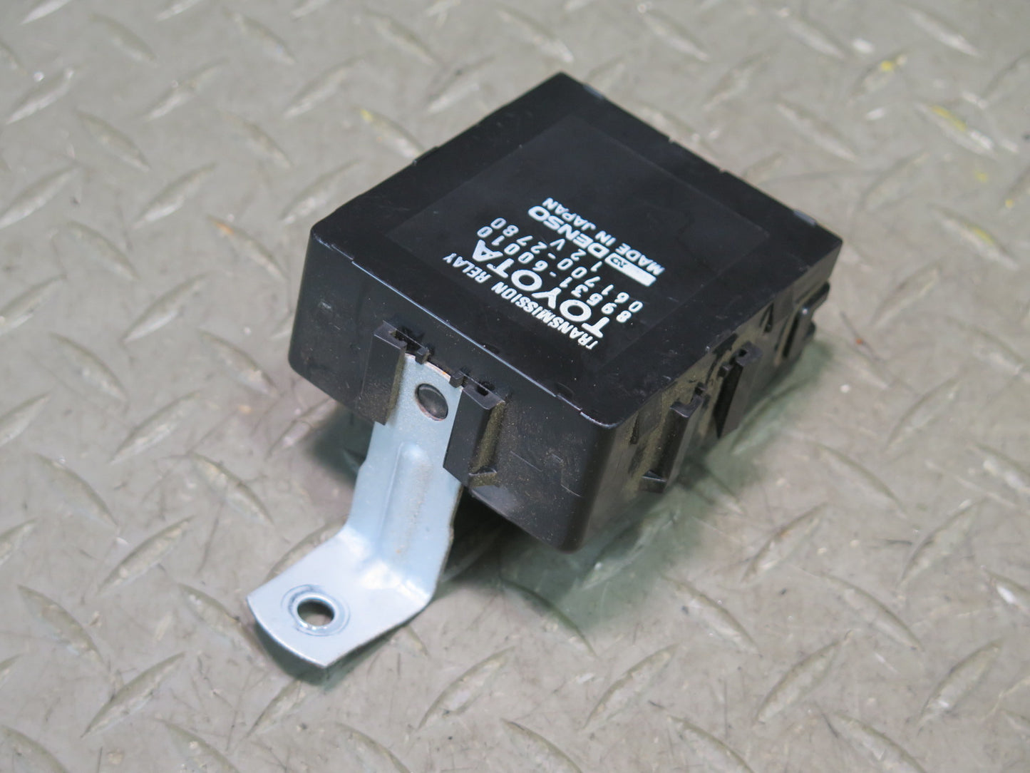 1996-1997 Lexus FZJ80L LX450 Transmission Relay Control Module 89531-60010