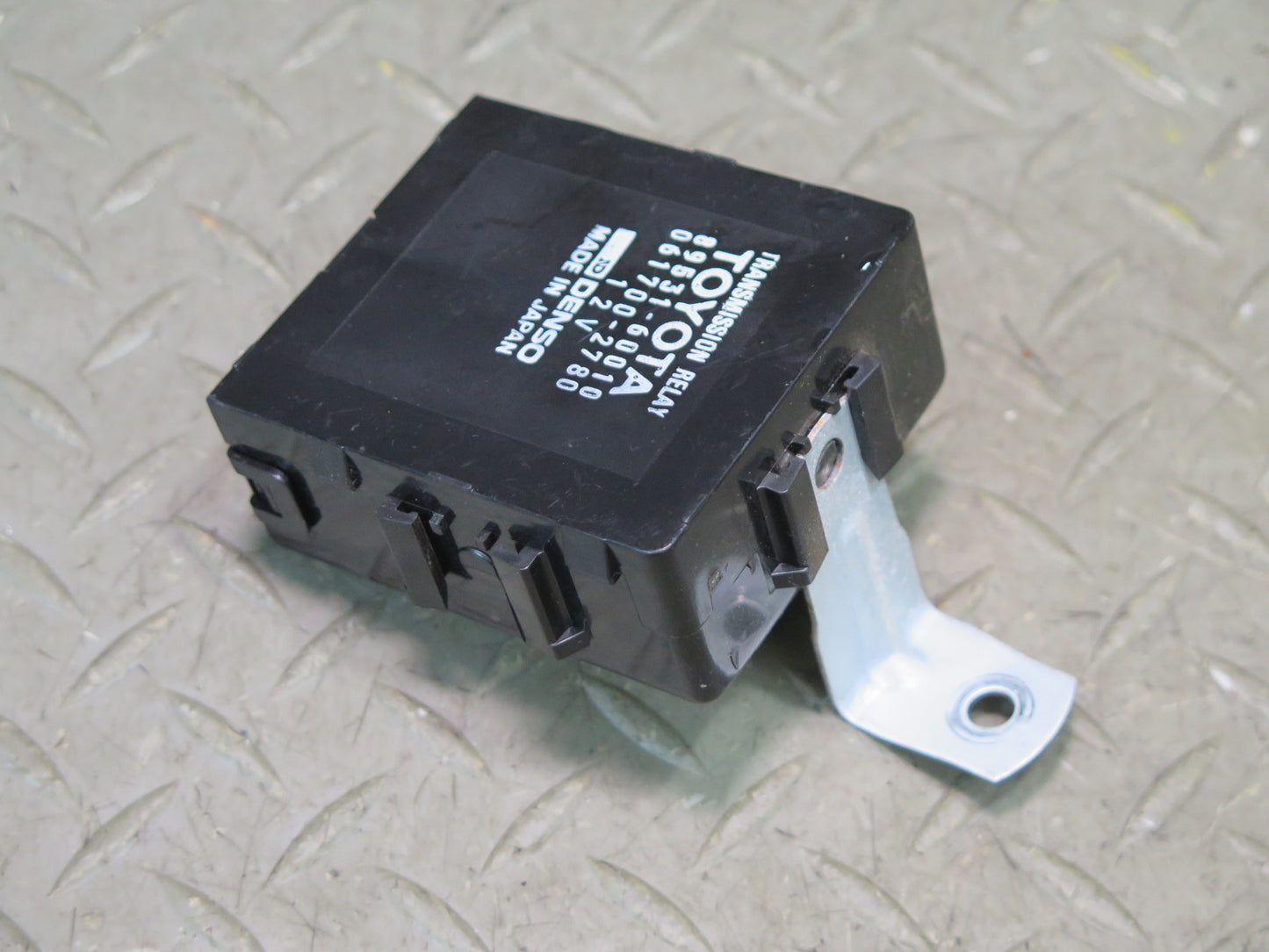 1996-1997 Lexus FZJ80L LX450 Transmission Relay Control Module 89531-60010