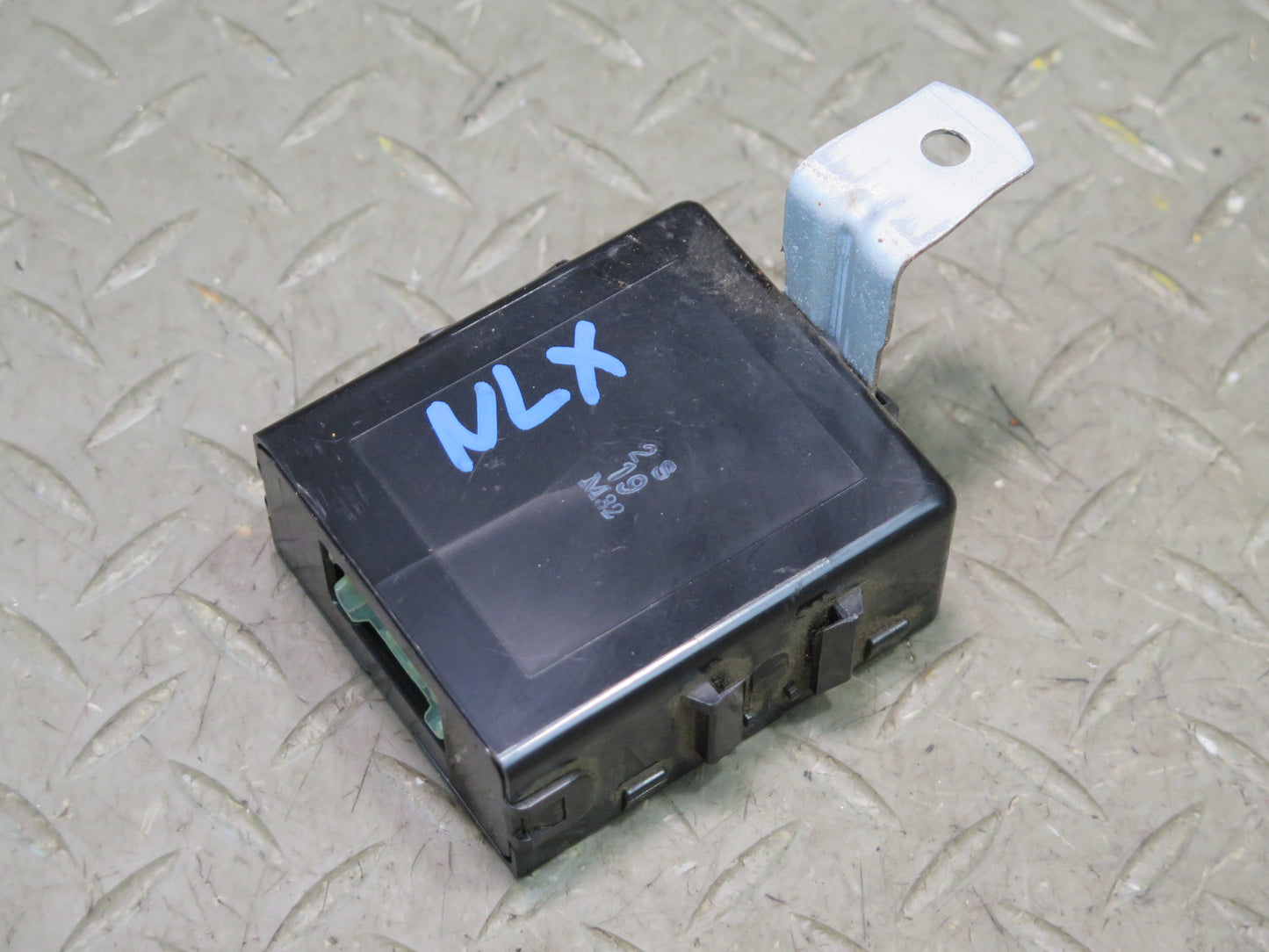 1996-1997 Lexus FZJ80L LX450 Transmission Relay Control Module 89531-60010