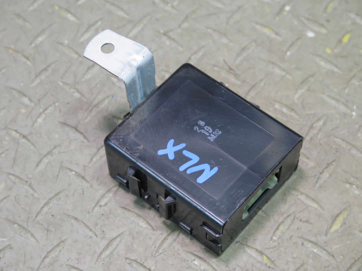 1996-1997 Lexus FZJ80L LX450 Transmission Relay Control Module 89531-60010