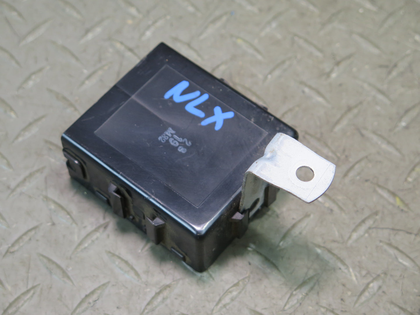 1996-1997 Lexus FZJ80L LX450 Transmission Relay Control Module 89531-60010
