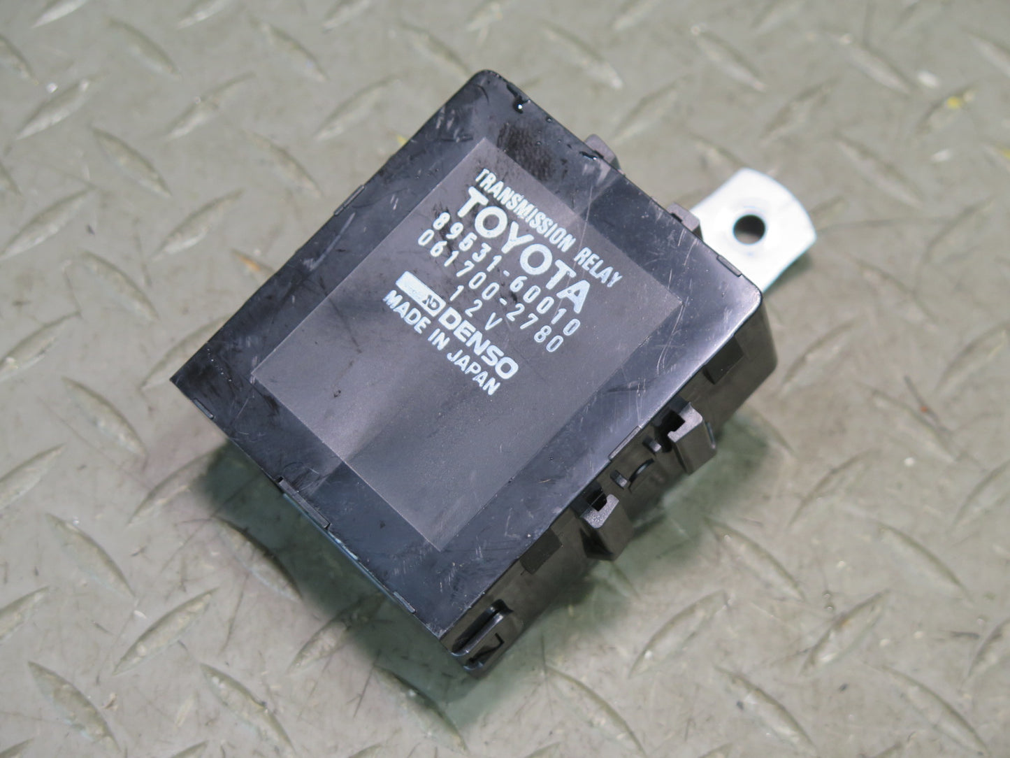 1996-1997 Lexus FZJ80L LX450 Transmission Relay Control Module 89531-60010