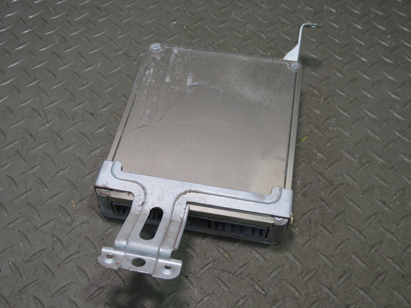 1996-1997 Lexus FZJ80L LX450 4.5L 1FZFE A/T ECU ECM Engine Control Module Unit