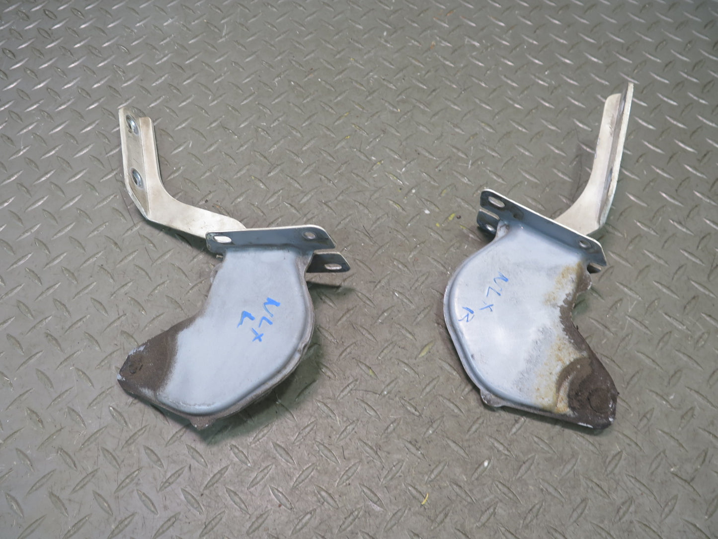 1996-1997 Lexus FZJ80L LX450 Front Left & Right Hood Hinge Set of 2