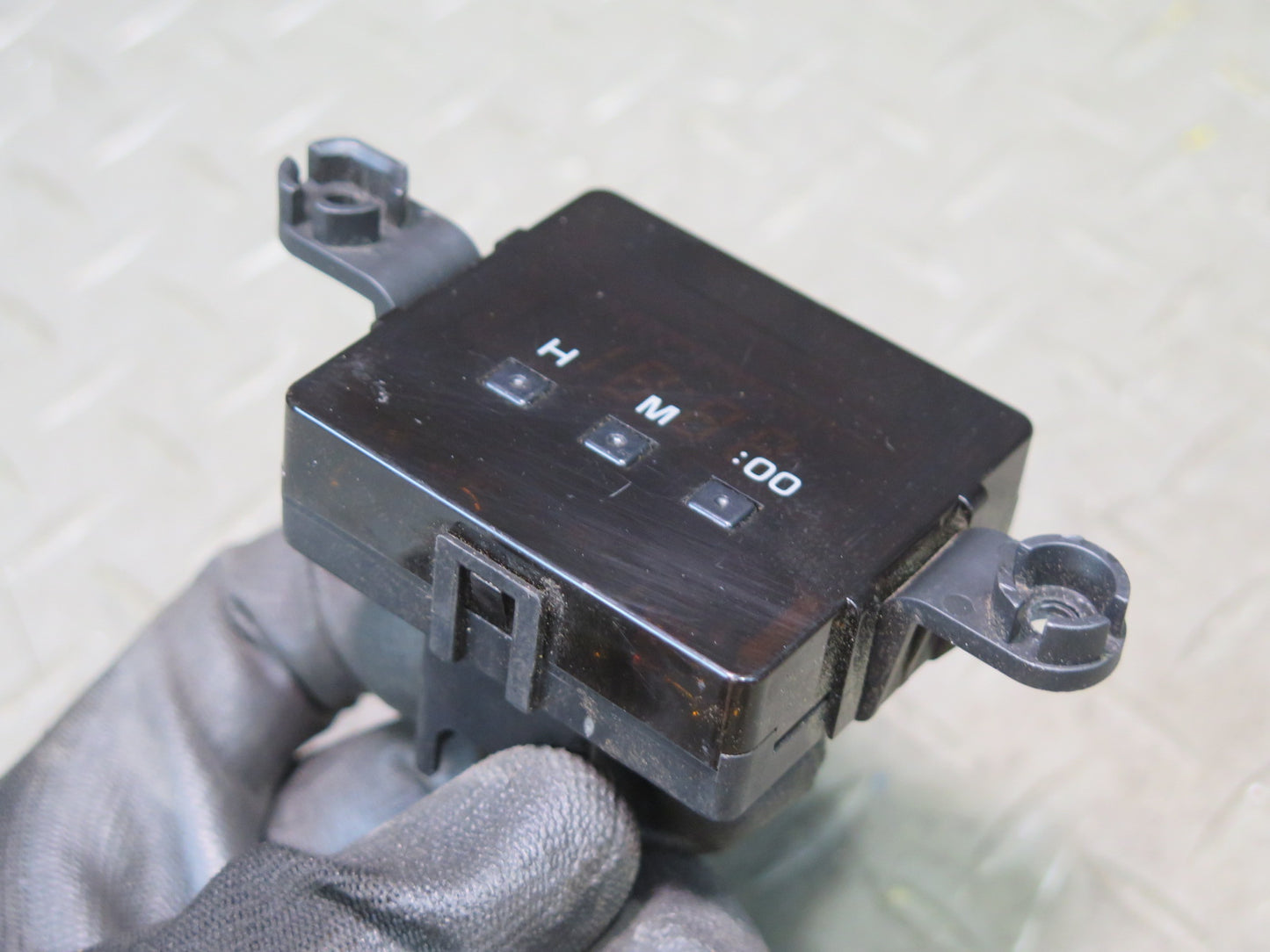1996-1997 Lexus FZJ80L LX450 Dash Digital Clock Unit 83910-60150