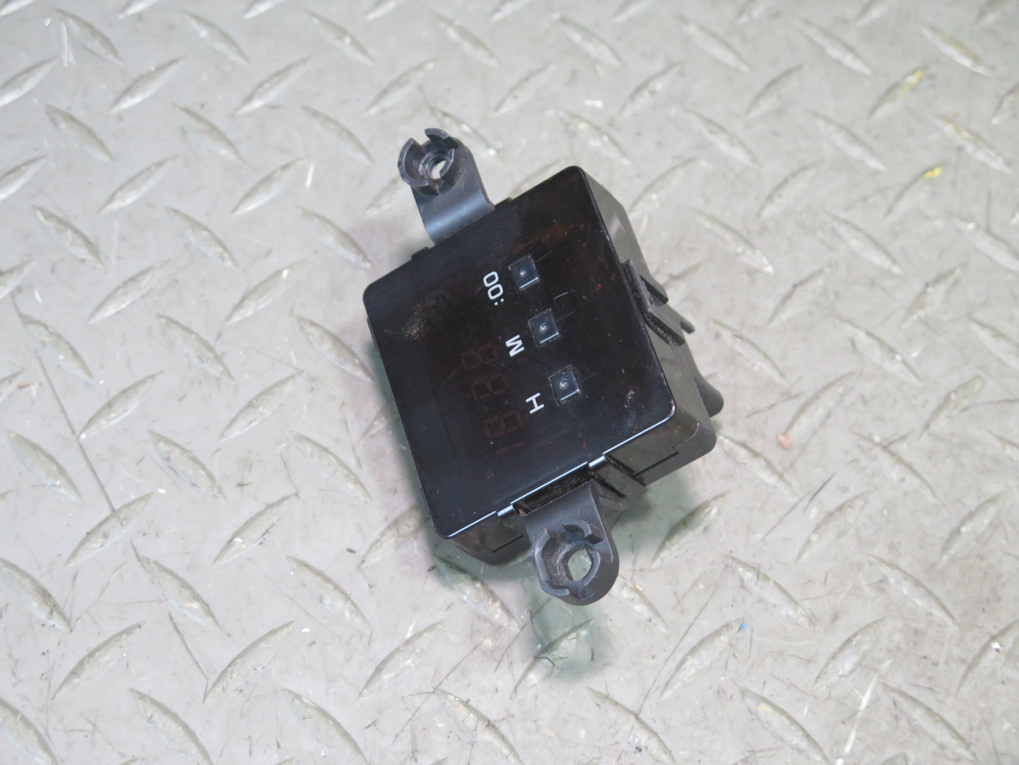 1996-1997 Lexus FZJ80L LX450 Dash Digital Clock Unit 83910-60150
