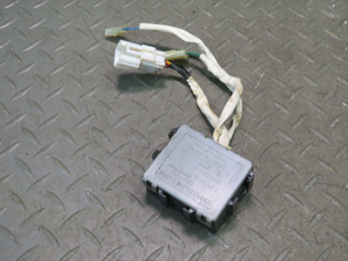 1996-1997 Lexus FZJ80L LX450 Transmission Shift Lock Control Module 85933-60050