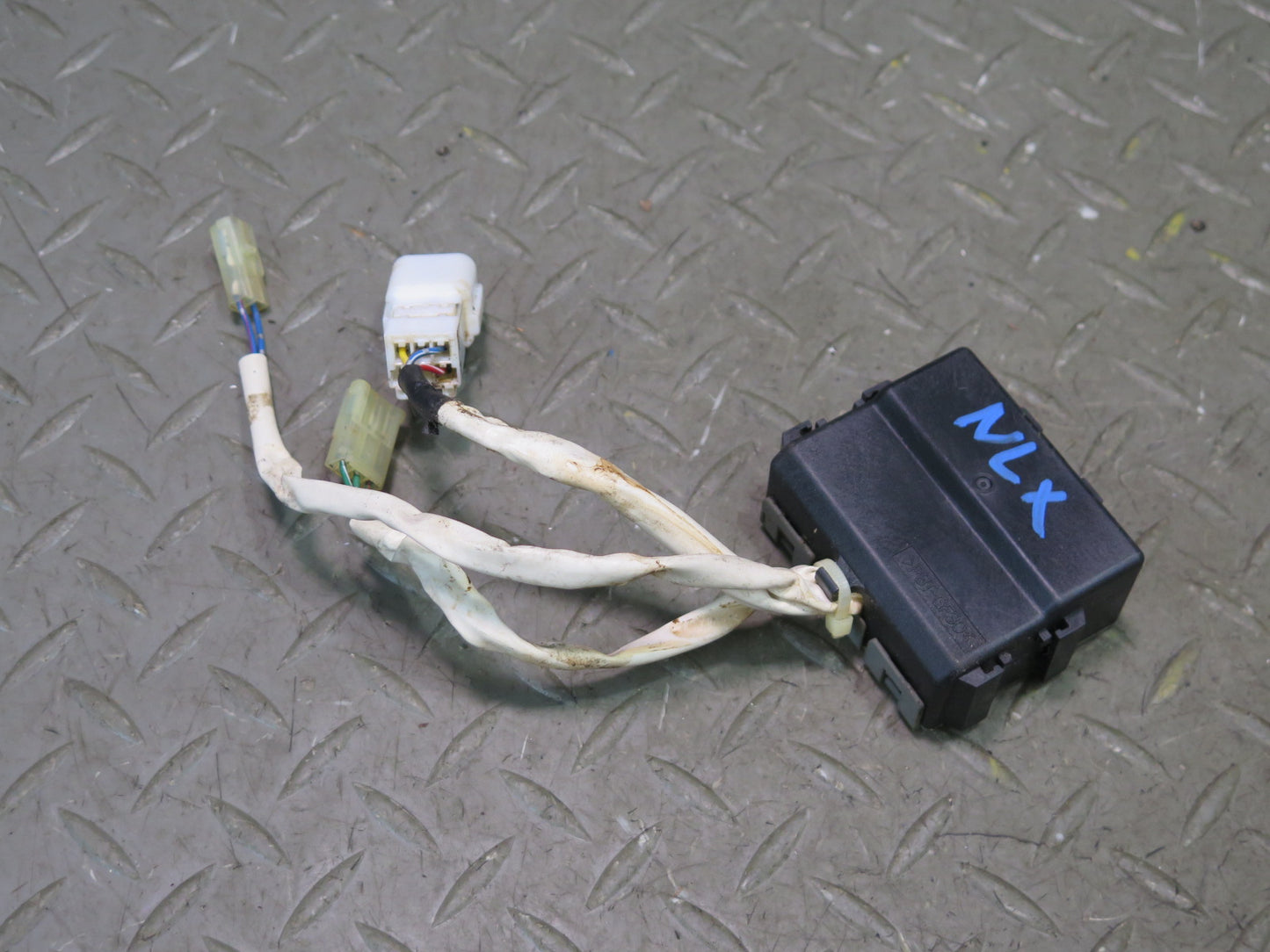 1996-1997 Lexus FZJ80L LX450 Transmission Shift Lock Control Module 85933-60050