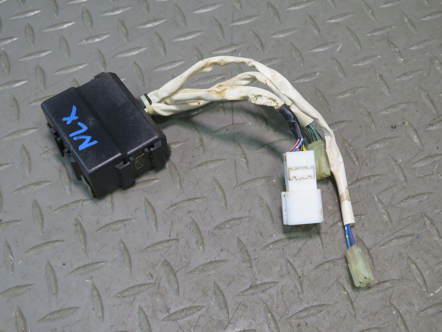 1996-1997 Lexus FZJ80L LX450 Transmission Shift Lock Control Module 85933-60050