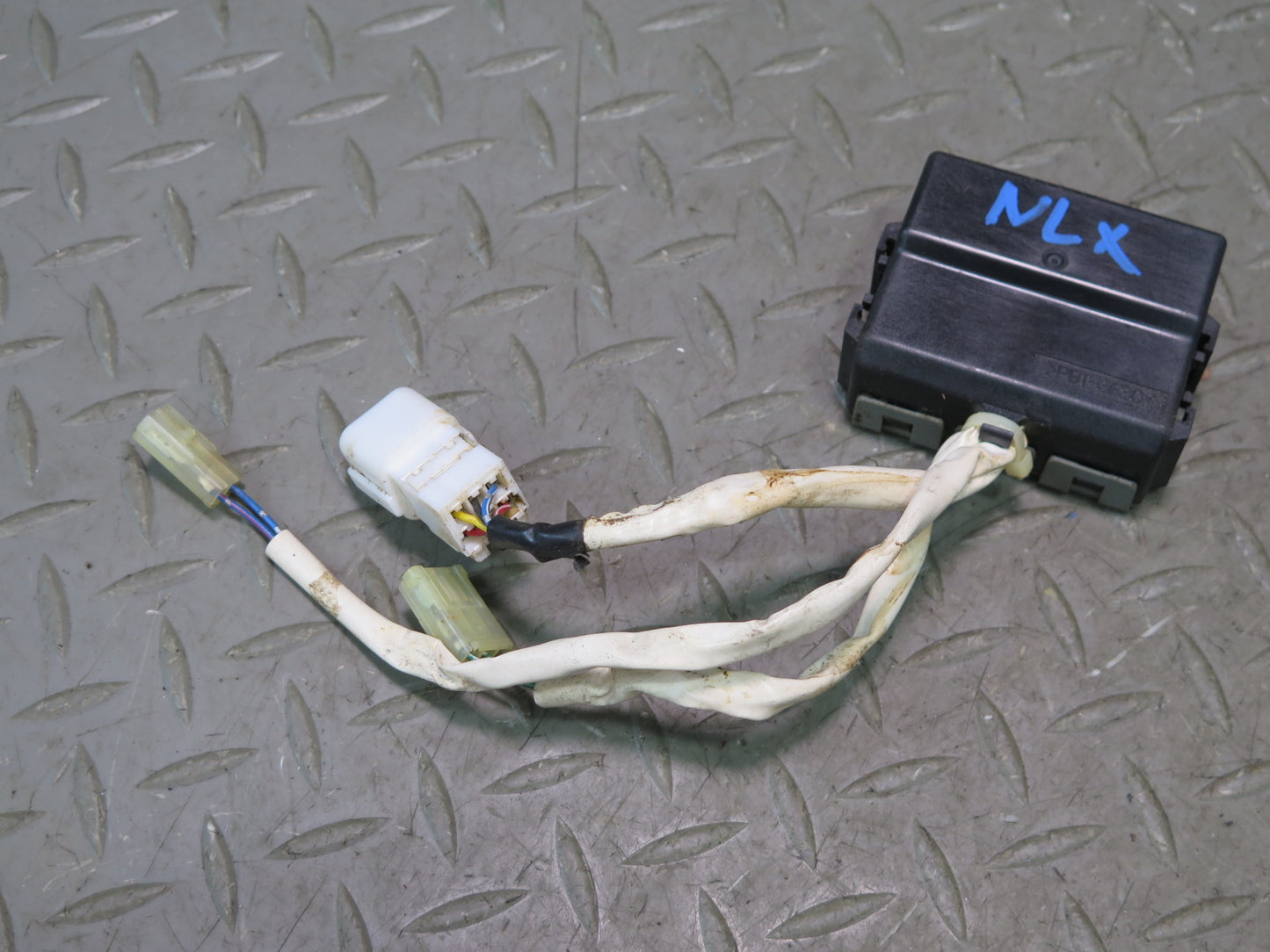 1996-1997 Lexus FZJ80L LX450 Transmission Shift Lock Control Module 85933-60050