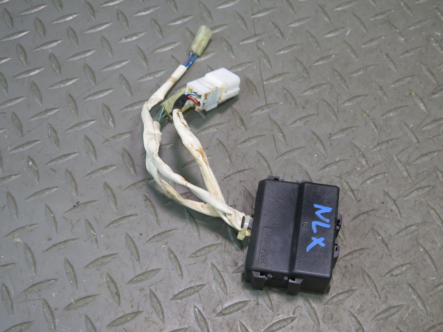 1996-1997 Lexus FZJ80L LX450 Transmission Shift Lock Control Module 85933-60050