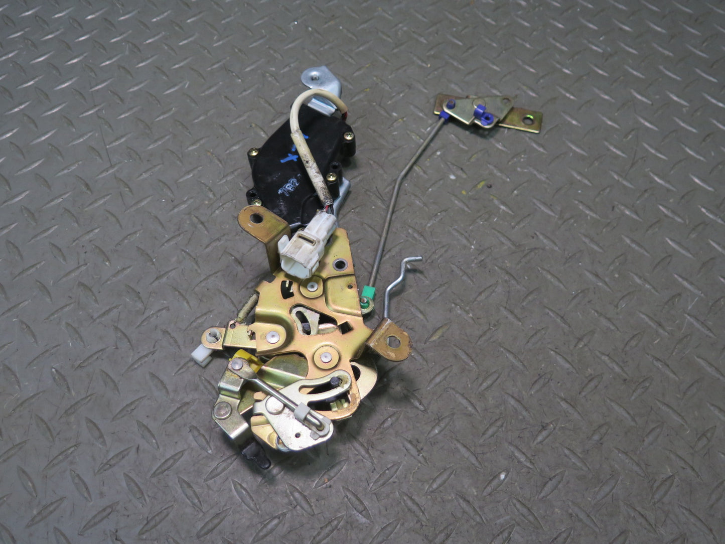 1996-1997 Lexus FZJ80L LX450 Rear Trunk Liftgate Tailgate Lock Latch Actuator