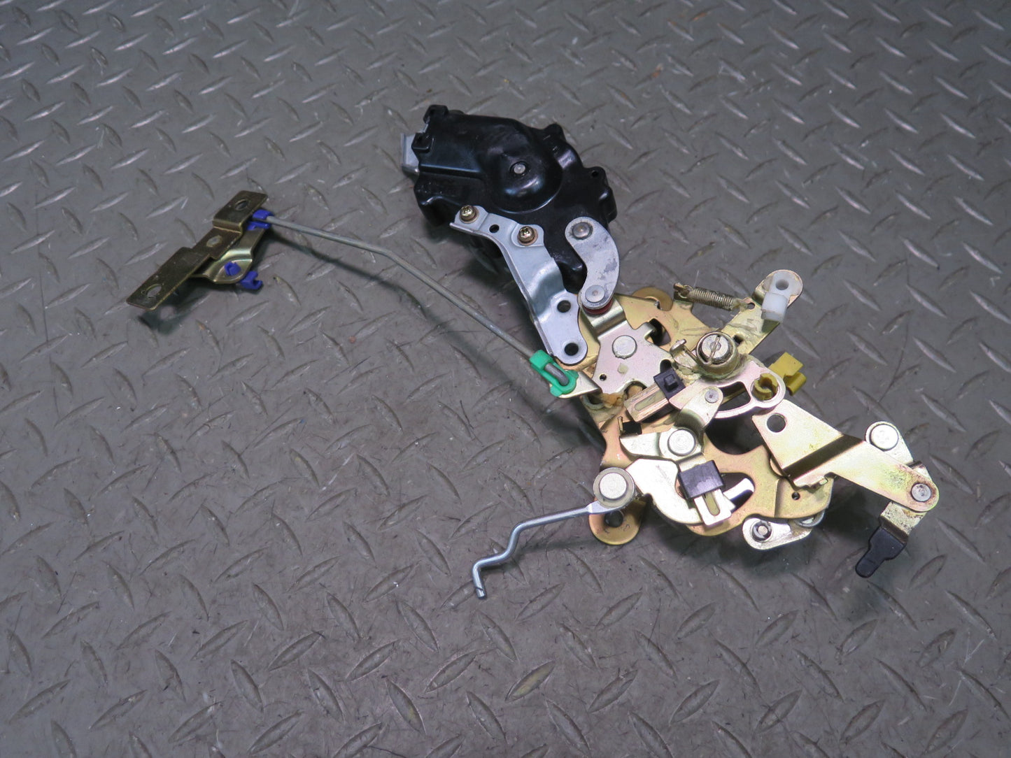 1996-1997 Lexus FZJ80L LX450 Rear Trunk Liftgate Tailgate Lock Latch Actuator