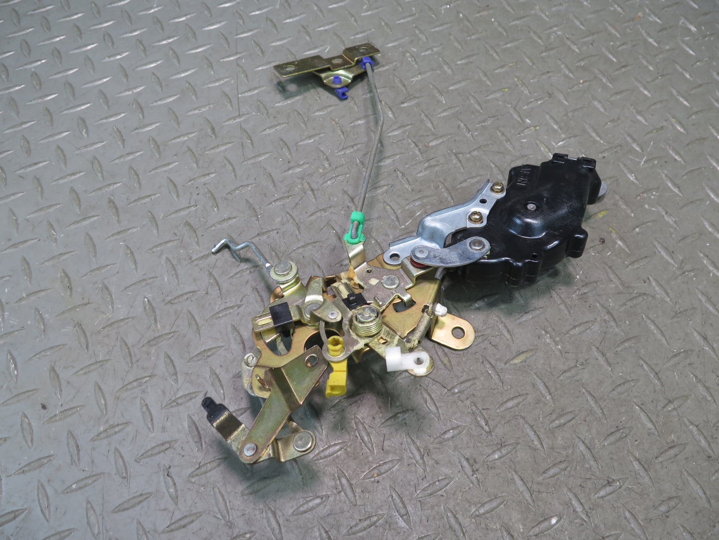 1996-1997 Lexus FZJ80L LX450 Rear Trunk Liftgate Tailgate Lock Latch Actuator
