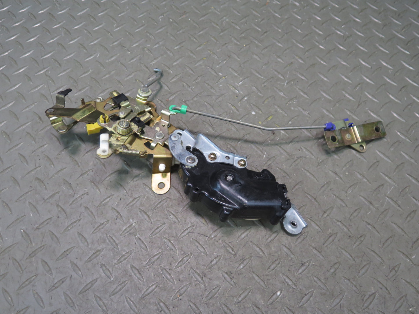 1996-1997 Lexus FZJ80L LX450 Rear Trunk Liftgate Tailgate Lock Latch Actuator